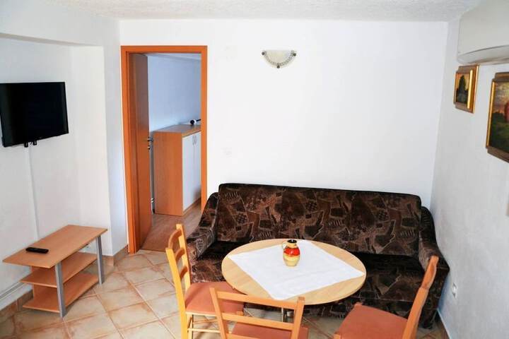 Room 15 of 28