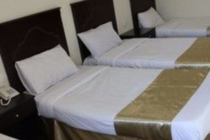 Room 12 of 27