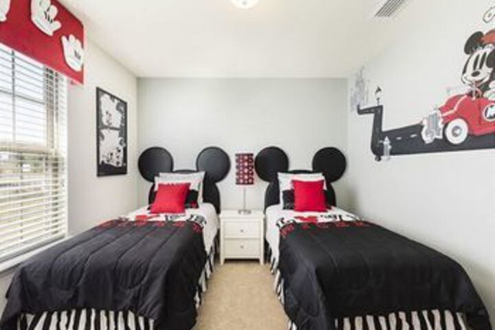 Room 6 of 13