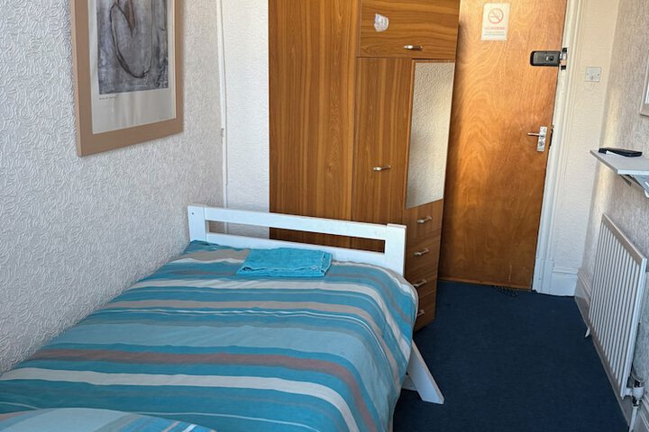 Room 25 of 43