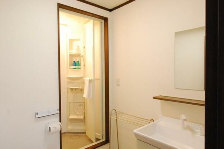 Room 12 of 25