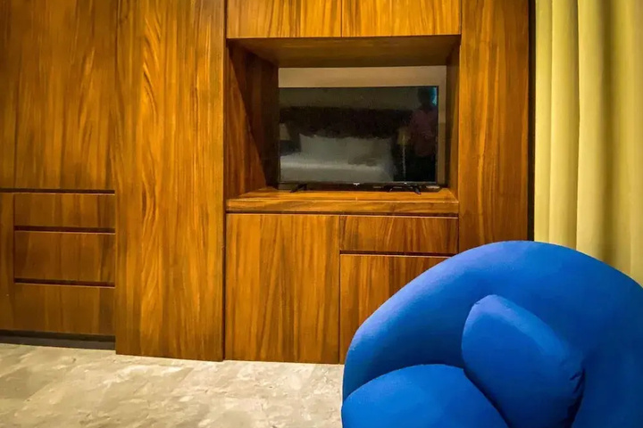 Room 2 of 13