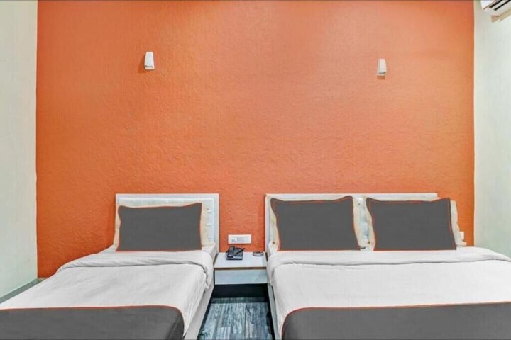 Room 7 of 8