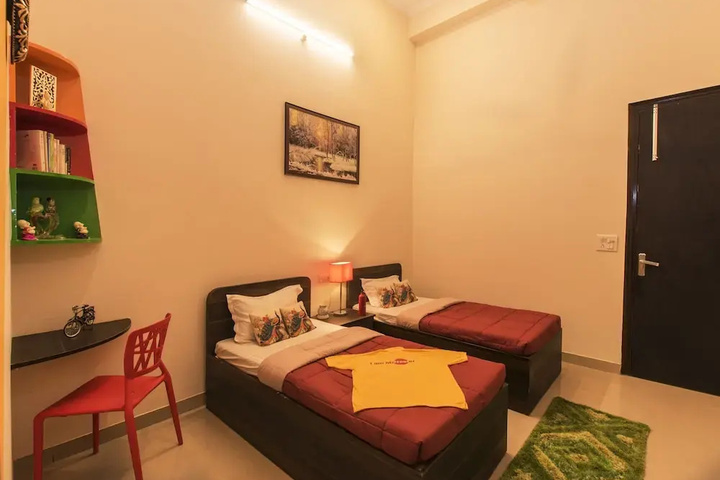 Room 4 of 25