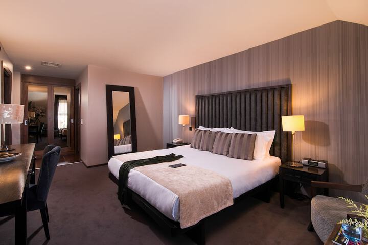 Room 32 of 95