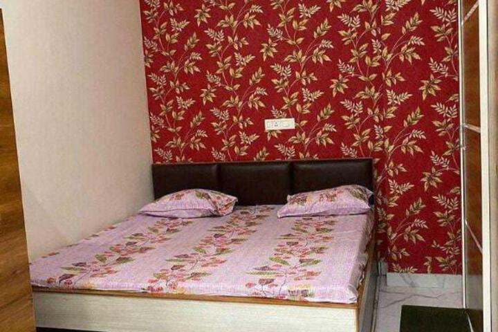 OYO 90953 Purple Orchid Hotel