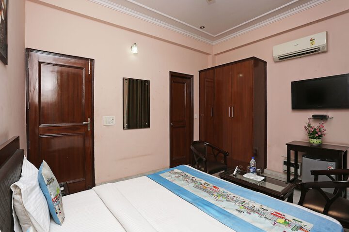 Room 11 of 21
