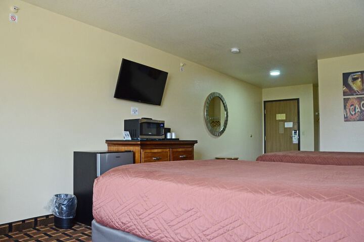 2 Double Beds (24 of 26)