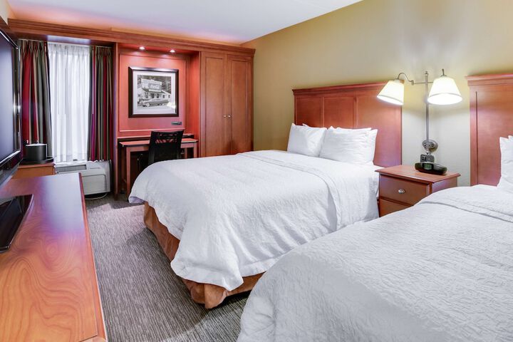 1 Queen Bed Accessible (5 of 19)