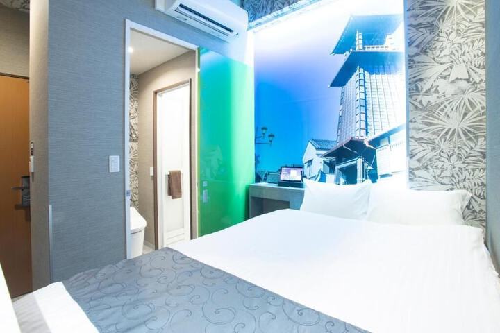 Room 13 of 26