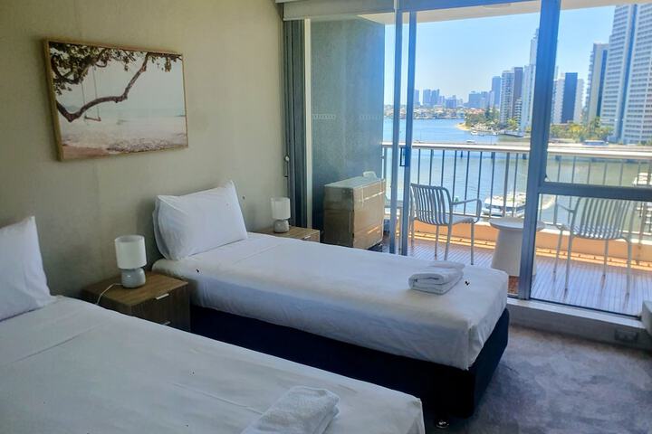 Room 4 of 33