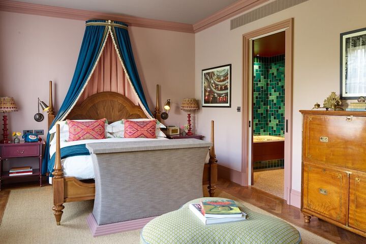 Room 4 of 55