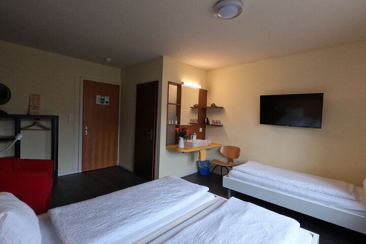 Room 20 of 173