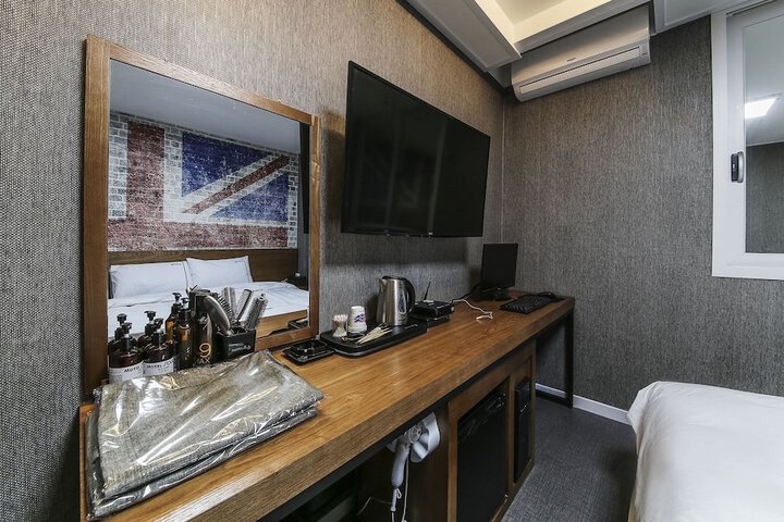 Room 22 of 28