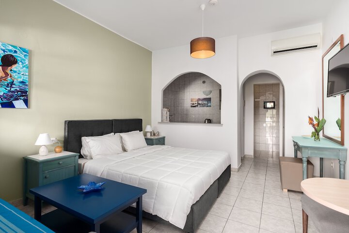 Room 32 of 60