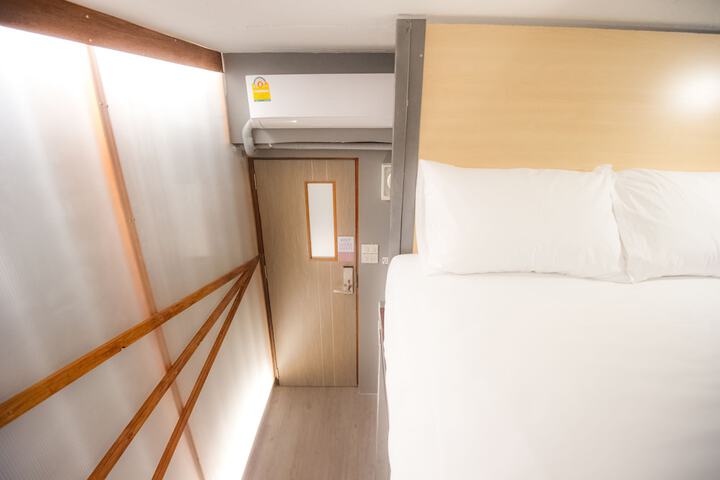 Room 12 of 68