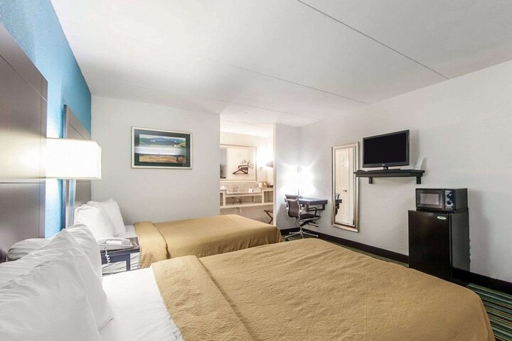 2 Double Beds (8 of 9)