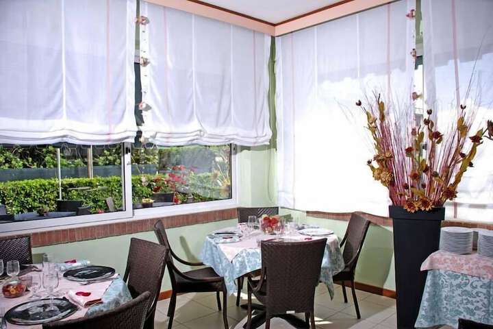 Dining 50 of 68