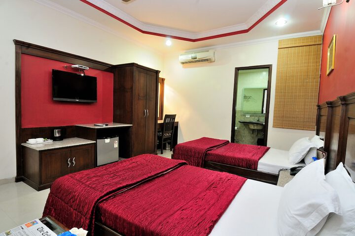Room 8 of 32