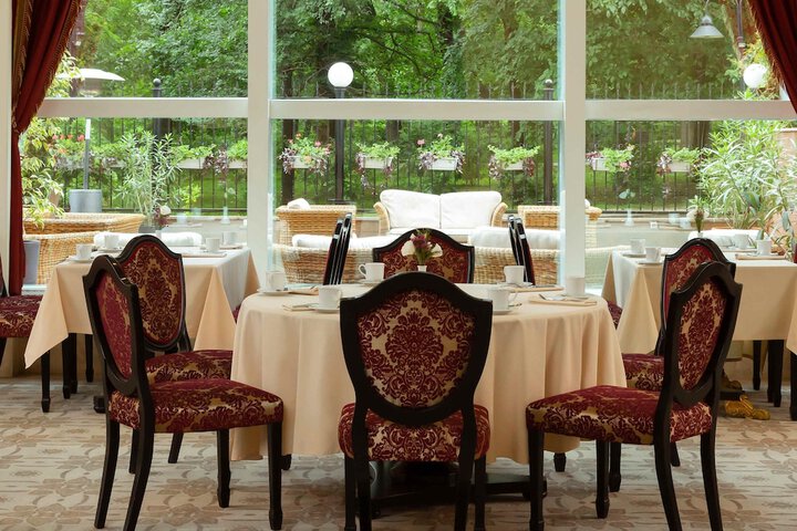 Dining 72 of 97