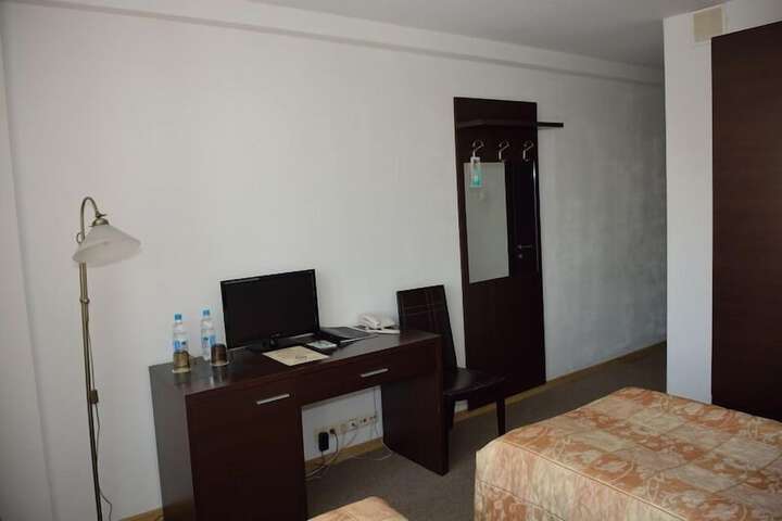 Room 16 of 35