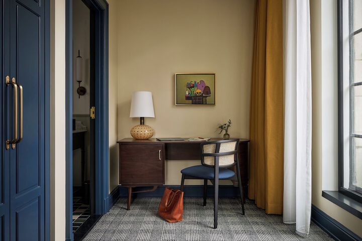 Room 23 of 190