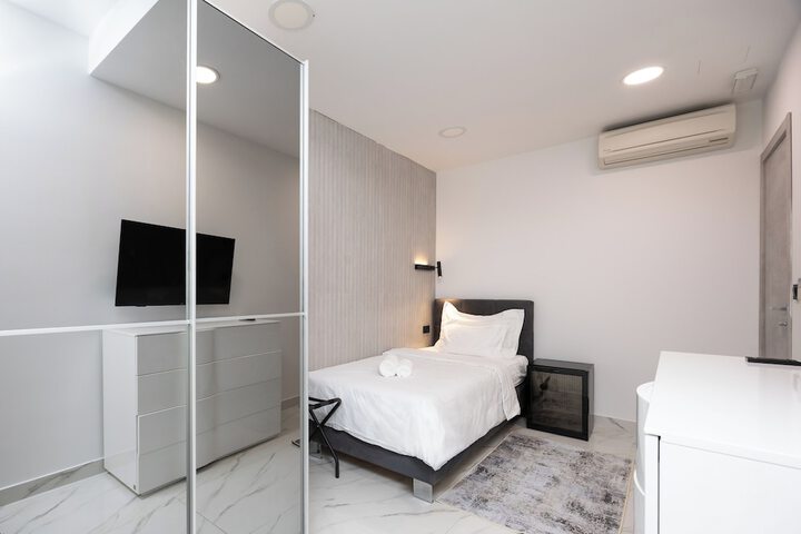 Room 48 of 169