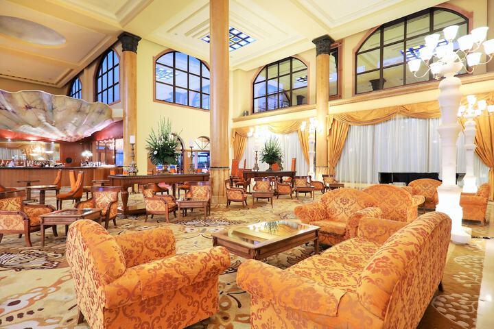 Entrance & Lobby
