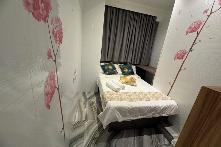 Room 130 of 195