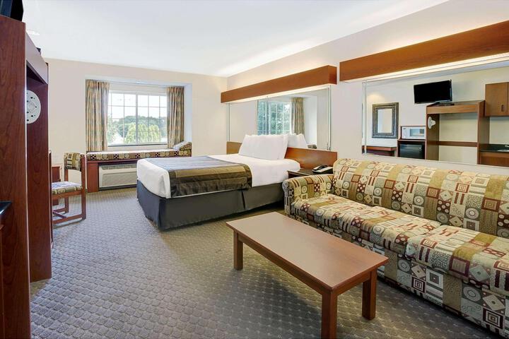1 Queen Bed Accessible Room (11 of 54)