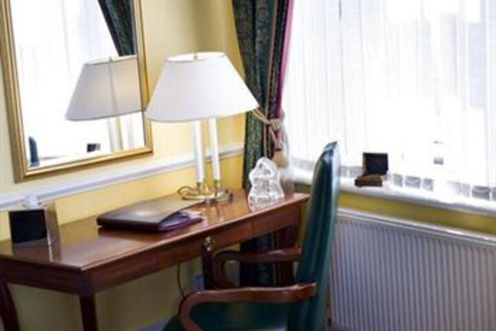 Room 16 of 18