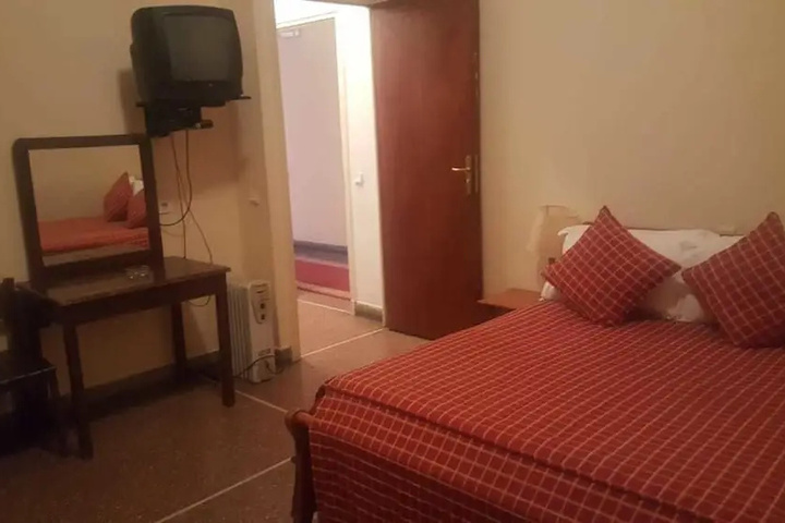 Room 6 of 13