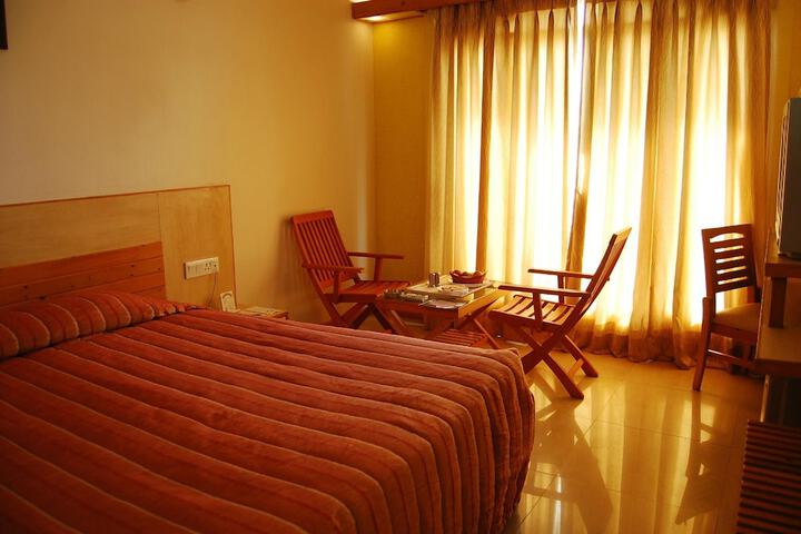 Room 3 of 40