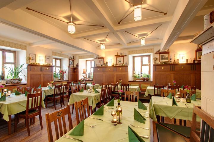 Dining 10 of 64