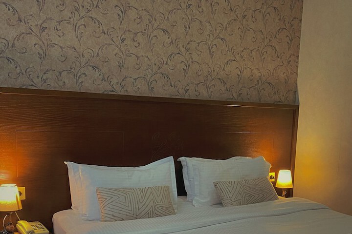 Room 8 of 50