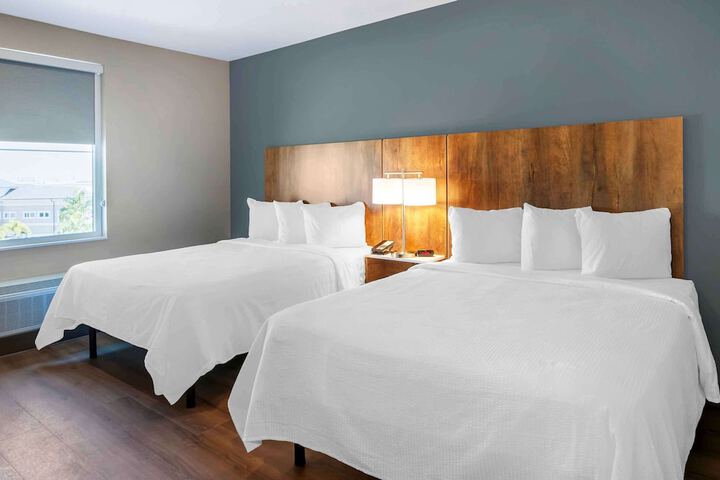 Standard Studio 1 Queen Bed (22 of 26)