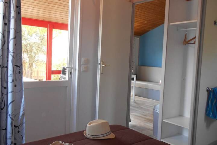 Room 26 of 182