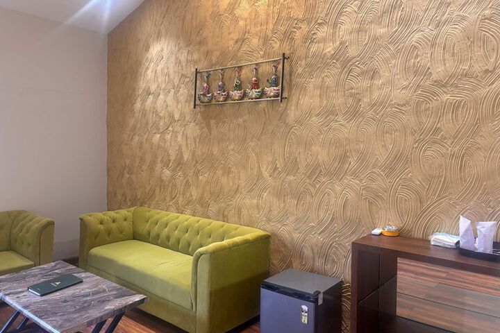 Room 6 of 19