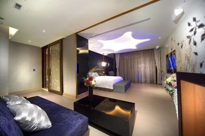 Room 8 of 53