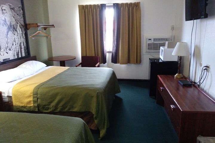 Room 10 of 32