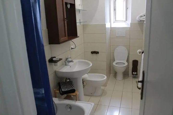 Room 8 of 18