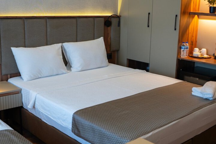 Room 3 of 20
