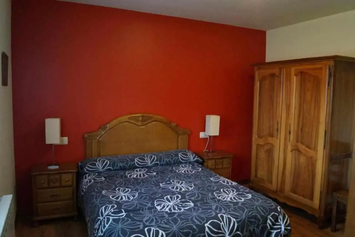 Room 5 of 9