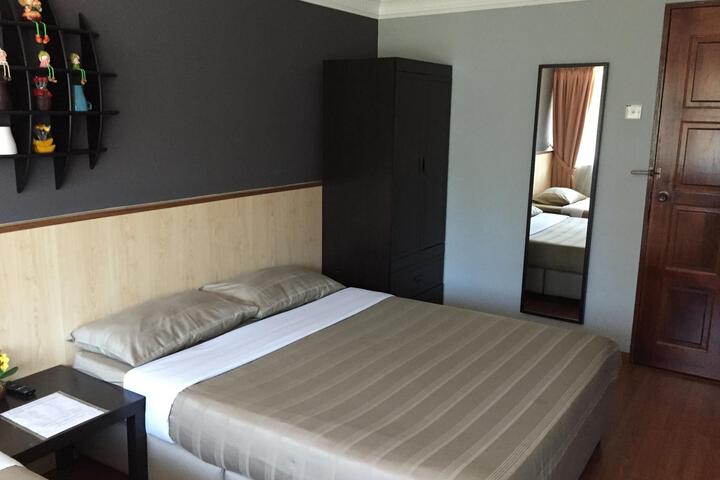 Room 4 of 6