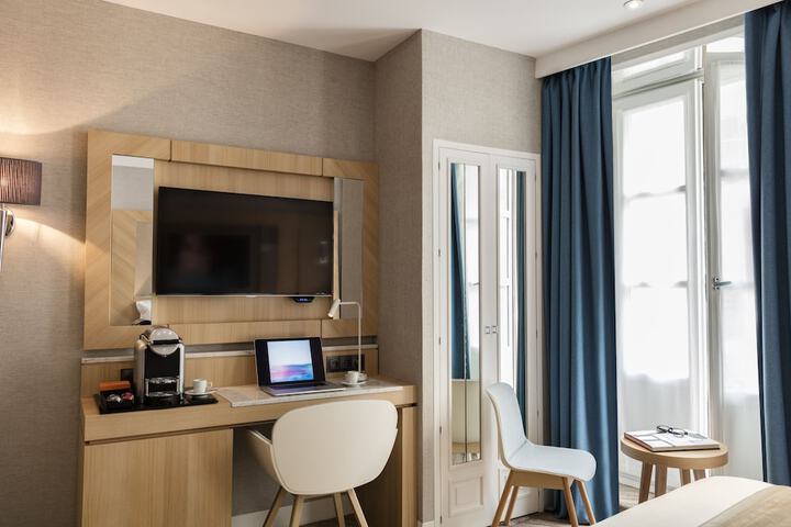 Room 11 of 29
