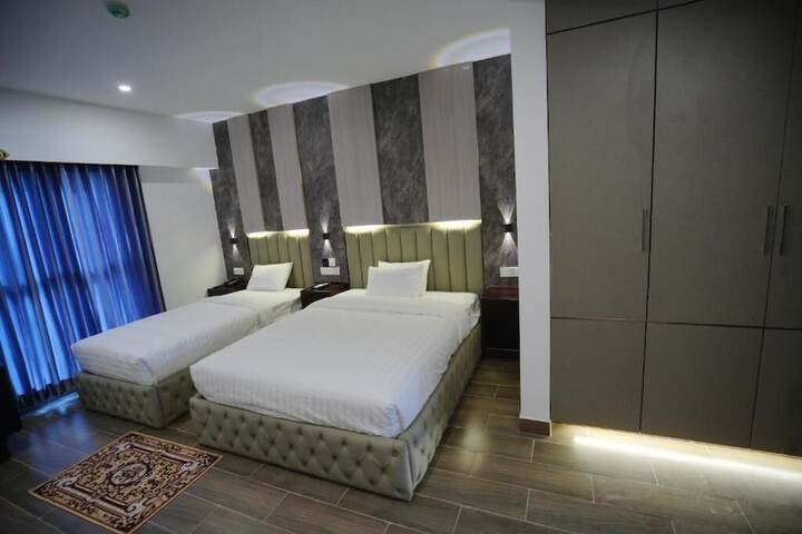 Room 18 of 77