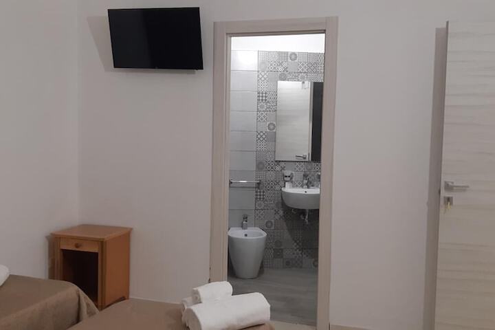 Room 18 of 33