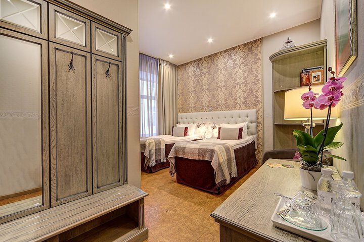 Room 15 of 120