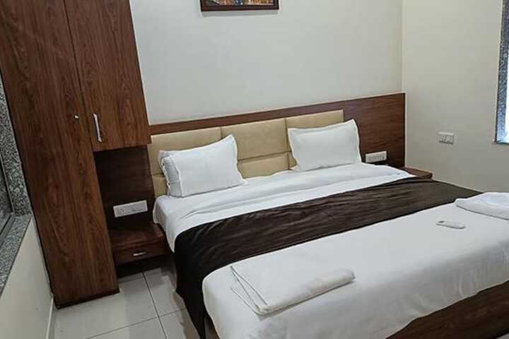 Room 14 of 27