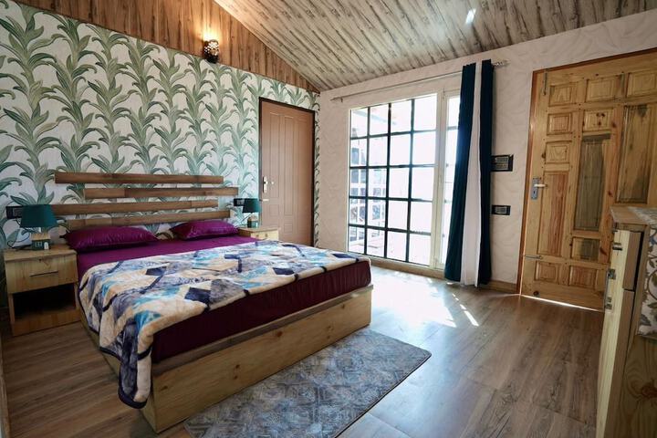 Room 3 of 83